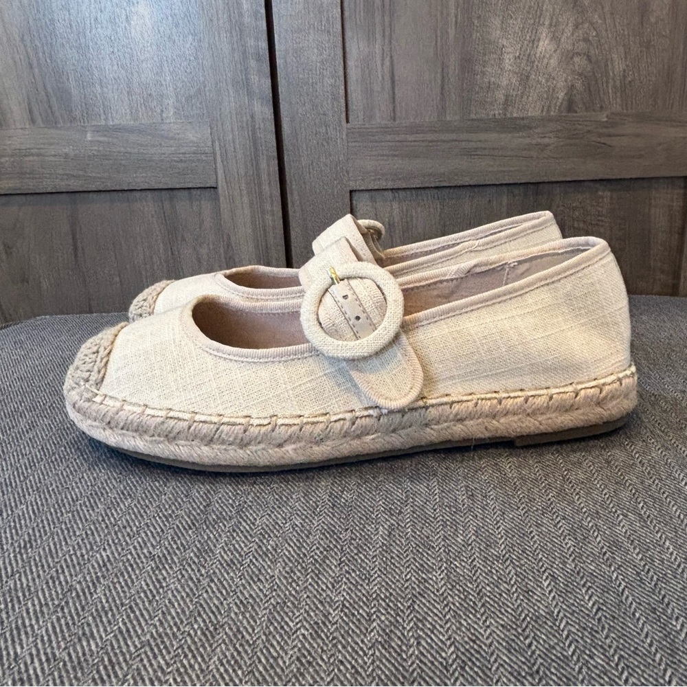 Bandolino Cream Flats with Buckle Detail
